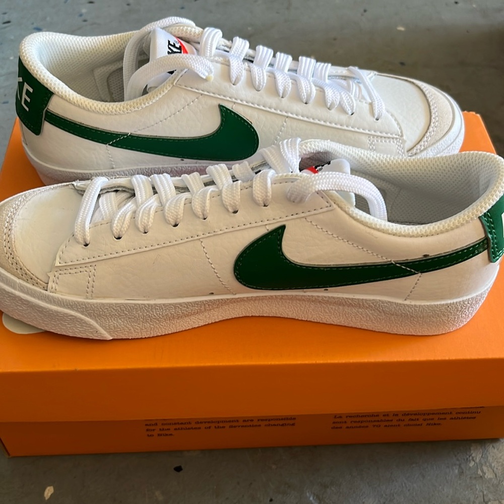 Boys Nike shoes size 4.5y